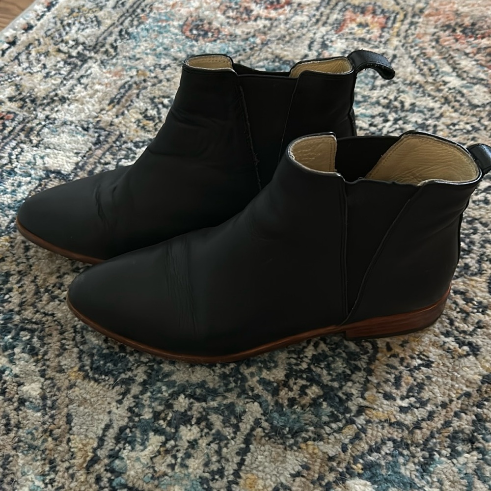 Nisolo Chelsea boots black